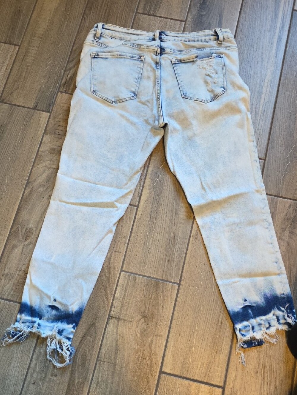 Light Wash Tie-Dye Hem Ankle Jeans - Women's-Size 32 - Picture 4 of 6